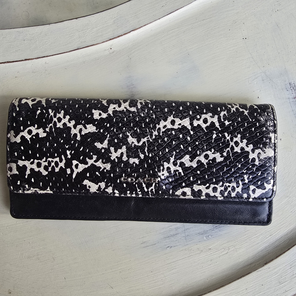 Coach Leather Wallet EUC!